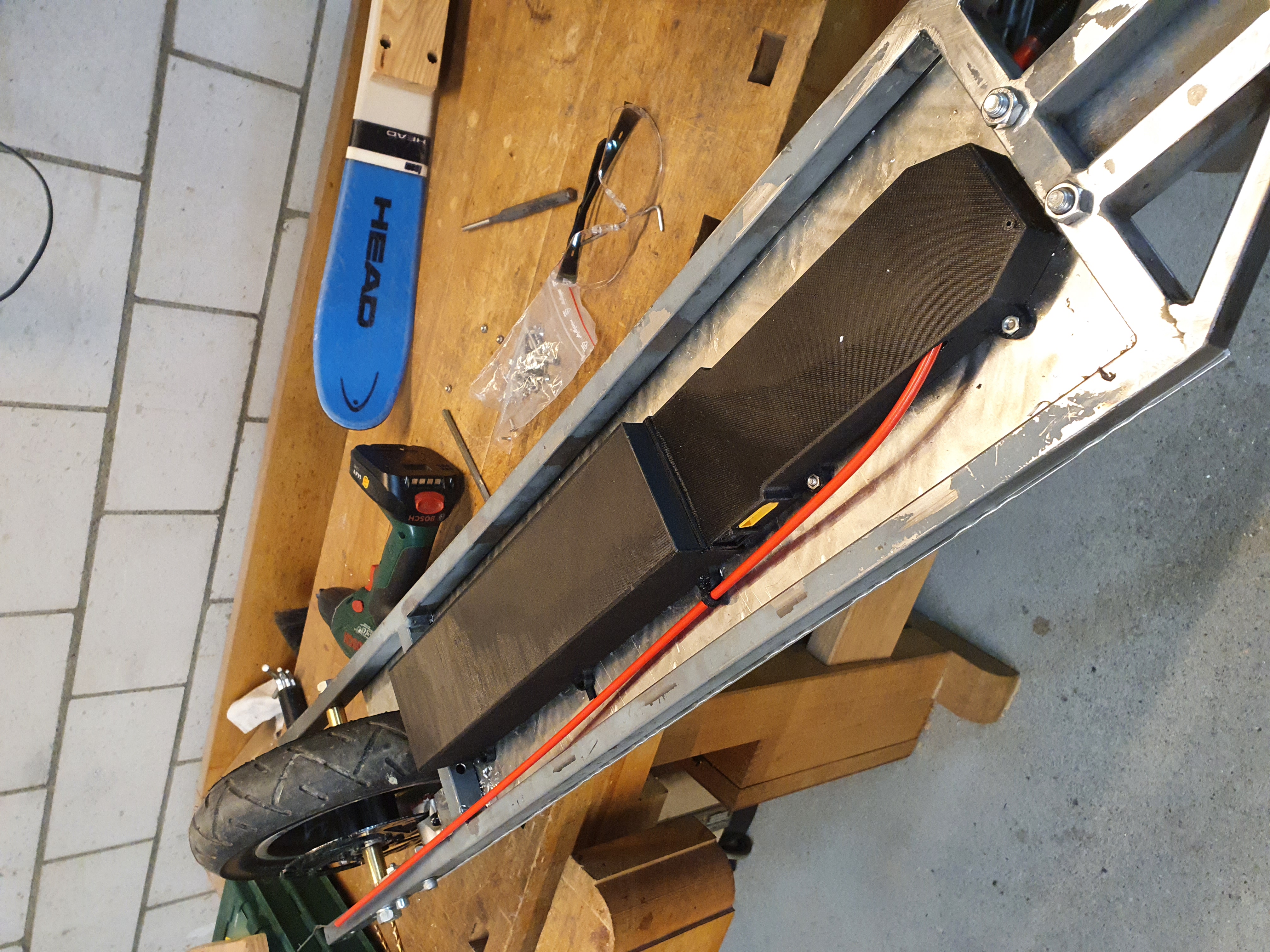 Frame with integrated battery pack